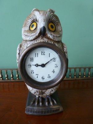 A Novelty Mantel Clock in the form of an Owl