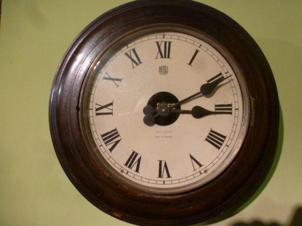 Bulle Electric Wall Clock